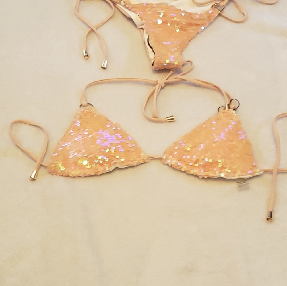 Bikini - Picture 6 of 7